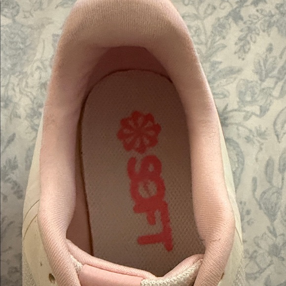 Nike Women's White and Pink Athletic Shoes - Picture 4 of 6